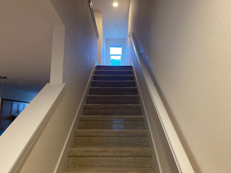 Building Photo - 2233 NW Hidden Ln