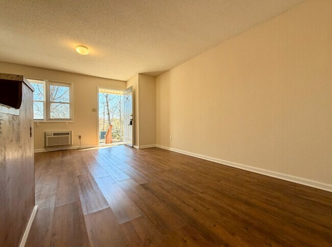 Building Photo - 1442 Riverview Rd