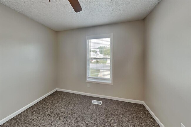 Building Photo - 102 Ashford Dr