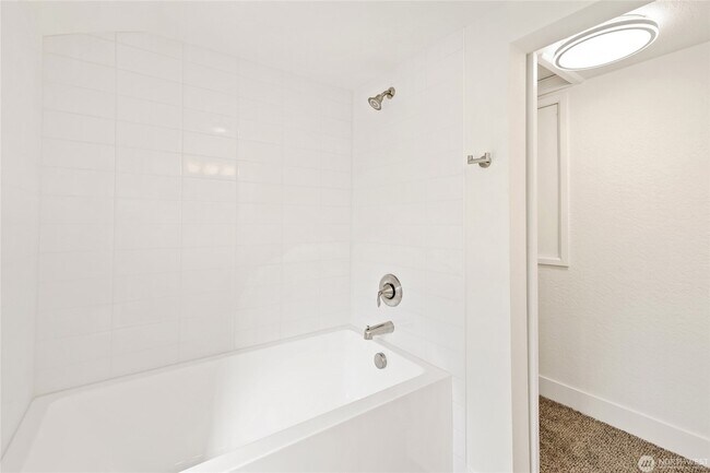 Building Photo - 9104 Highland Ave SW