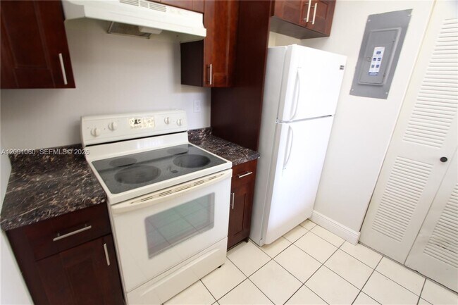 Building Photo - 650 NW 114th Ave