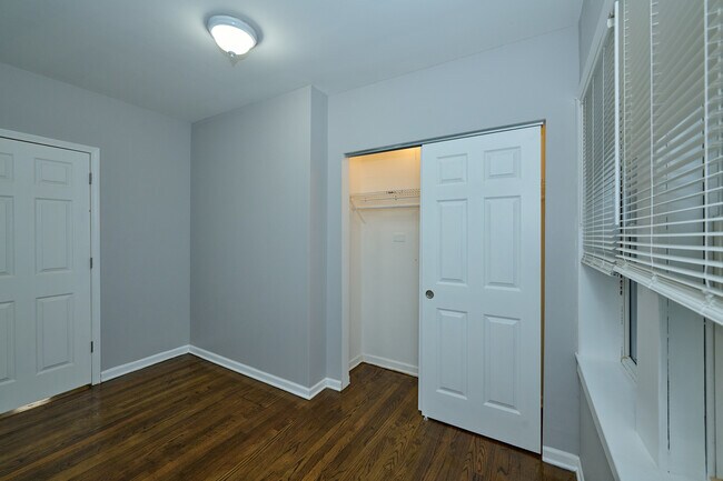 Building Photo - 6322 N Albany Ave