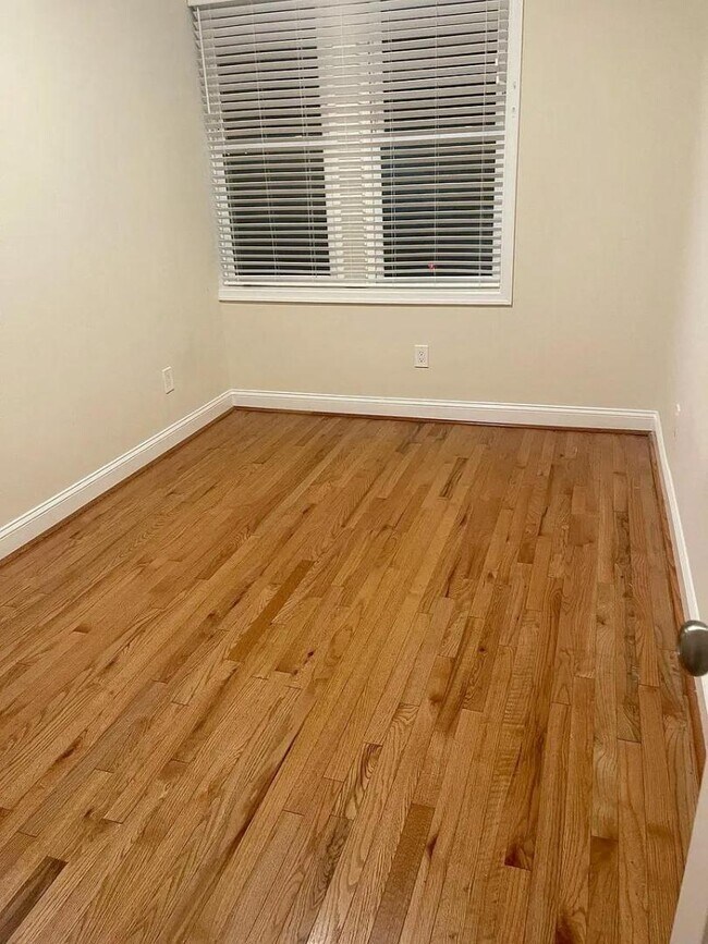 Building Photo - 1141 Owen Pl NE