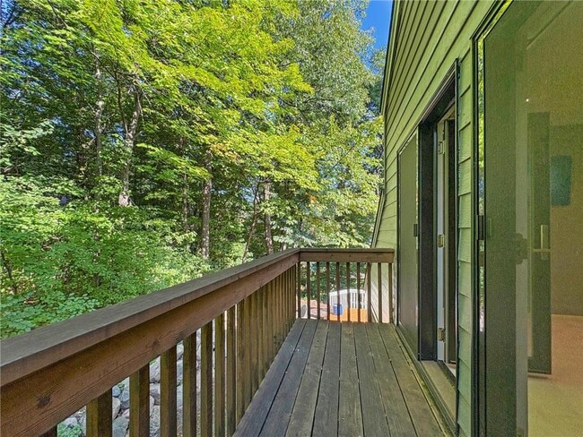 Building Photo - 13900 Hill Ridge Dr