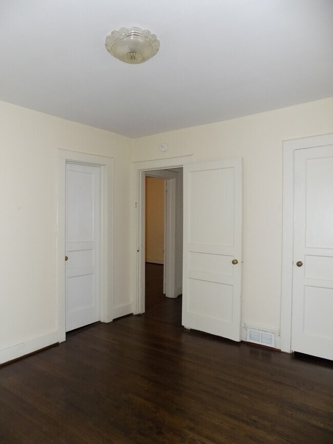 Building Photo - 118 S Waccamaw Ave