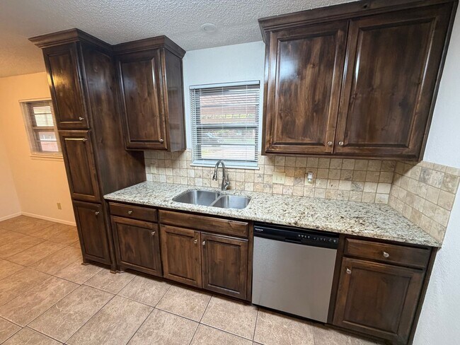 Building Photo - 5003 Hall Ave