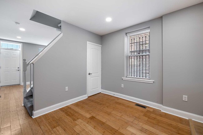 Building Photo - 1448 Ward St