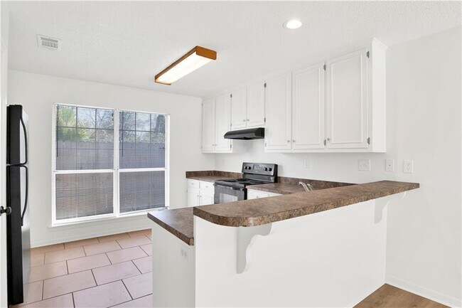 Building Photo - 5631 Bentley Ln