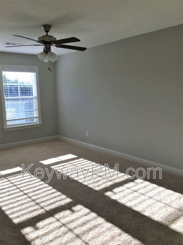 Building Photo - 626 Vista Dr