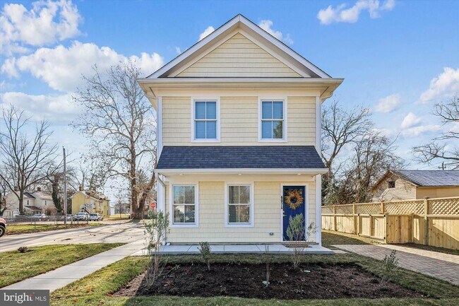 Building Photo - 607 North St