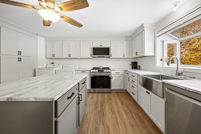 Building Photo - 678 Bartholomew Rd