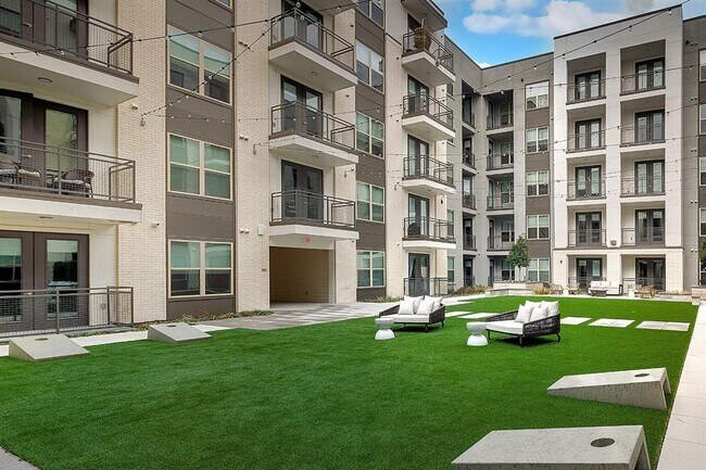 Building Photo - 8900 Six Pines Dr