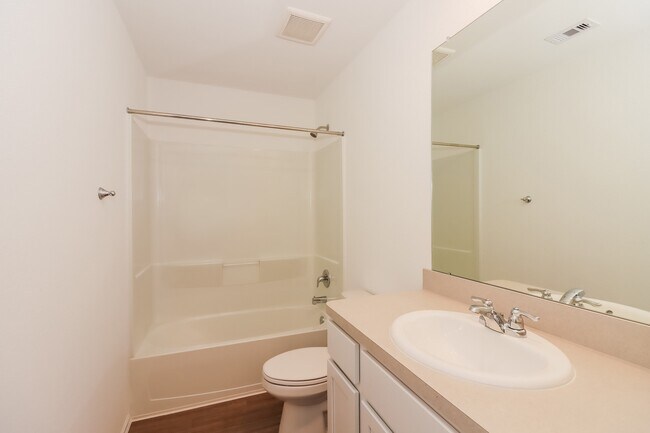 Building Photo - 202 Alder Laurels Cv