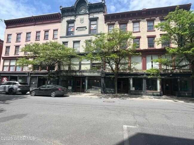 Building Photo - 275-283-283 River St