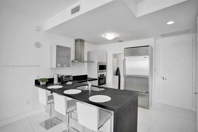 Building Photo - 18201 Collins Ave