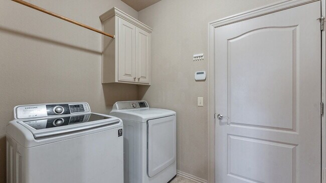 Building Photo - Sign a lease before March 31st and get 50% off one month’s rent, redeemable from the 2nd–12th month.