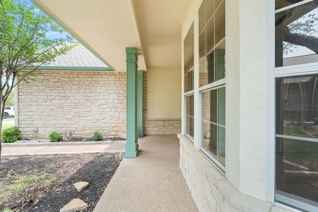 Building Photo - 104 Bronco Cir