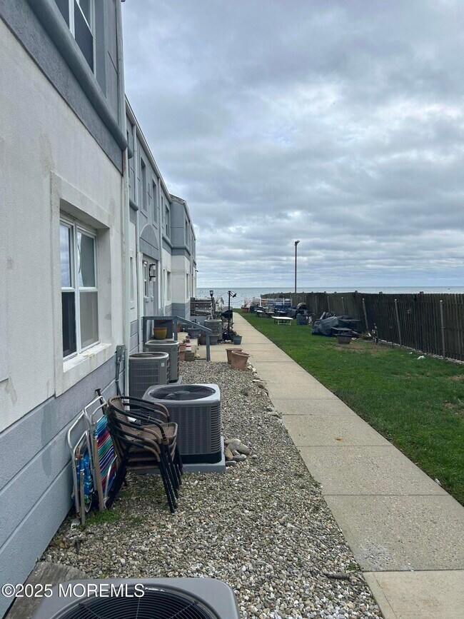 Building Photo - 661 Ocean Ave N