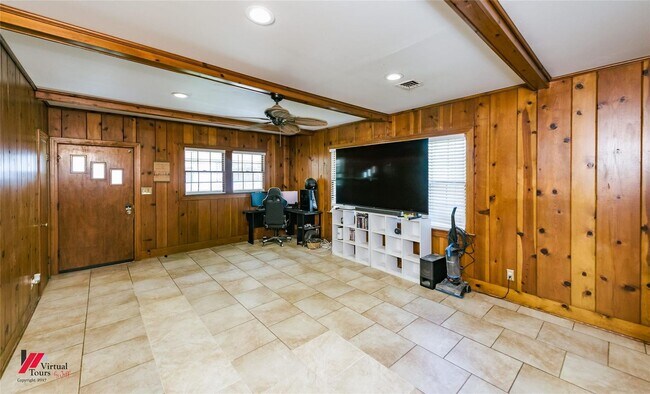Building Photo - Charming South Highlands Home with Multiple Living Areas