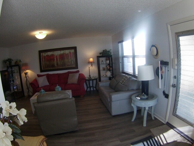 Building Photo - 571 Capri L