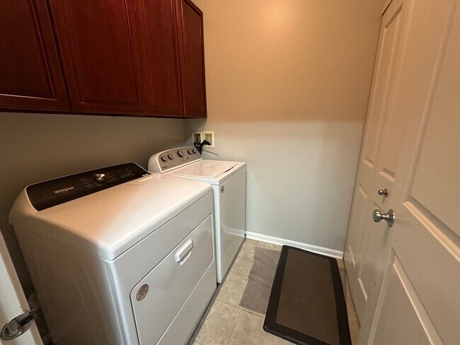 Building Photo - 482 Grosvenor Ln