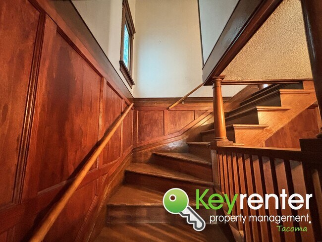 Building Photo - Unique 3-Bedroom Tacoma Home with Fenced Y...