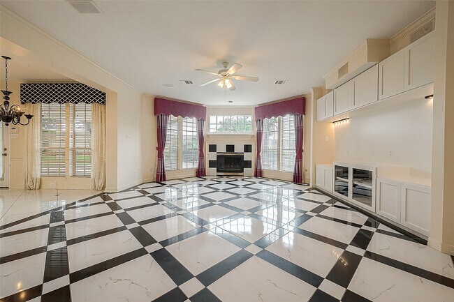 Building Photo - 1914 Rosebay Ct