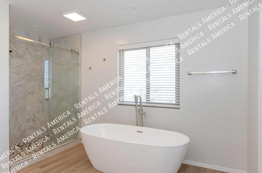 Building Photo - 2076 Silver Grass Pl