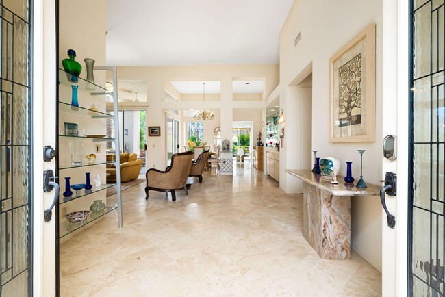 Building Photo - 55649 Pinehurst Dr