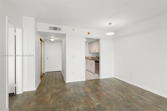 Building Photo - 2350 NE 135th St