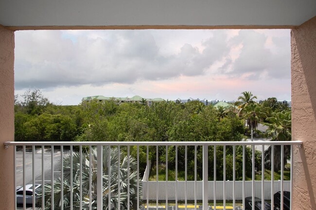 Building Photo - 2 Bedroom 2 Bathroom in Las Salinas Condom...