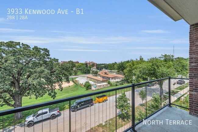 Building Photo - ? Luxe 2BR w/ Wine Fridge & Park Views – K...