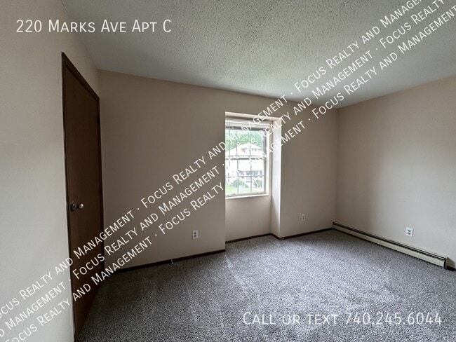 Building Photo - 220 Marks Ave