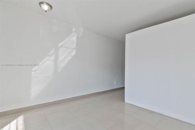 Building Photo - 1685 Jefferson Ave