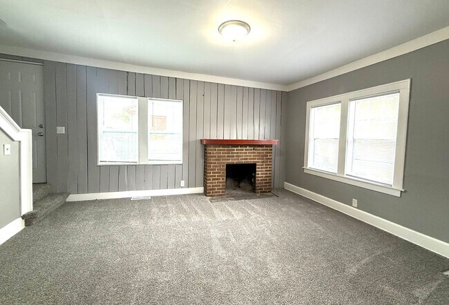 Building Photo - 4TH OF JULY SPECIAL – 1ST MONTH RENT FREE!