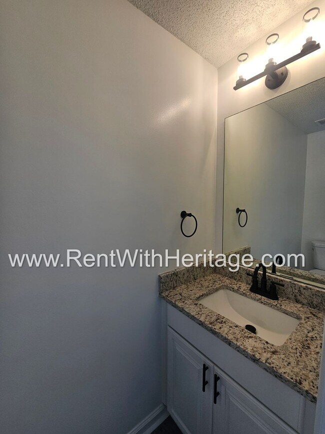 Building Photo - Gorgeous 3bd/ 2.5 bath Home in Popular Nat...
