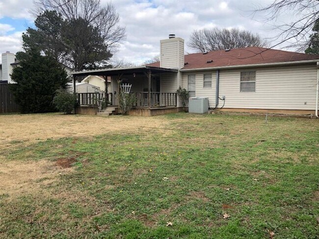 Building Photo - 112 Forestwood Dr