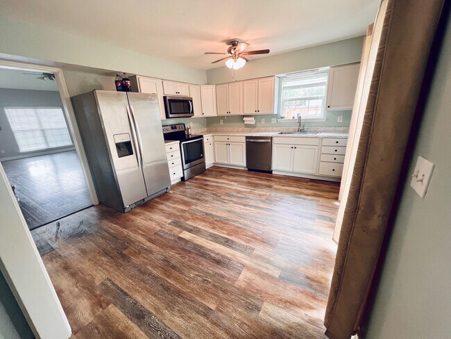 Building Photo - 128 Meadowland Dr