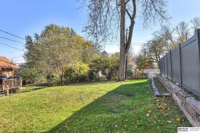 Building Photo - Fully Renovated Florence Gem with Modern Finishes & Historic Charm