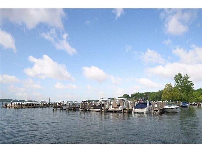 Building Photo - 1042 Circle Dr