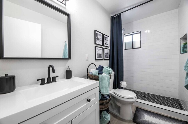 Building Photo - AMERICANA Property Mgmt - Fully furnished ...