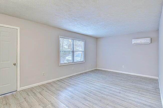 Living Room - 1004 Derwood Ct