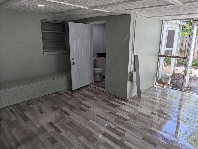 Building Photo - 206 N Gunlock Ave