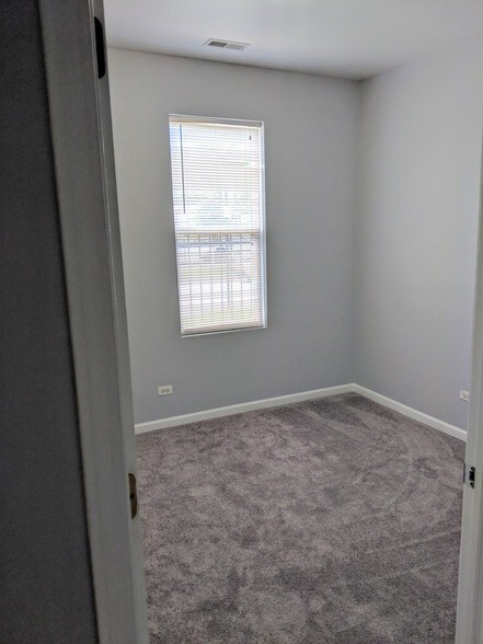 Bedroom 2 - 10' x 12' - 1457 N Rockwell St