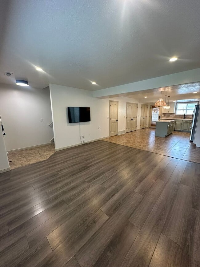 Building Photo - 3 Bed | 2.5 Bath Home in South Weber – Ready for Move-In!