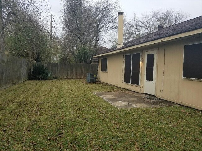 Building Photo - 16830 Rippling Mill Dr