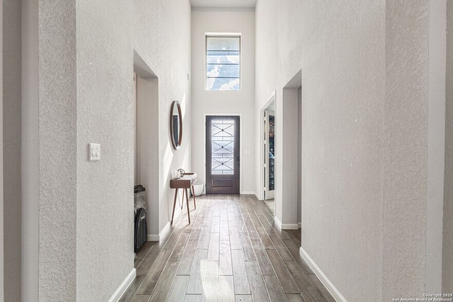 Building Photo - 14347 Apache