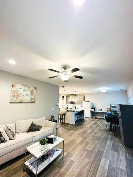 Building Photo - 481 Omnia Ct