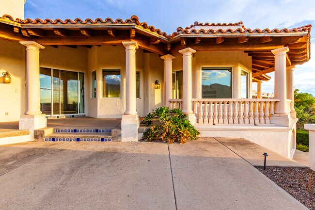 Catalina Foothills 4 bedroom 4 bath Home located in prestigious Canyon Ridge. 270-degree VIEWS! - 4667 N Rocky Crest Plz