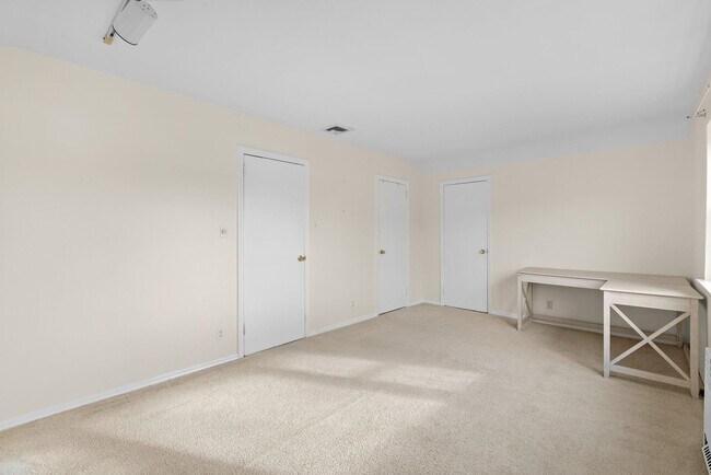 Building Photo - 97 Riverview Ave